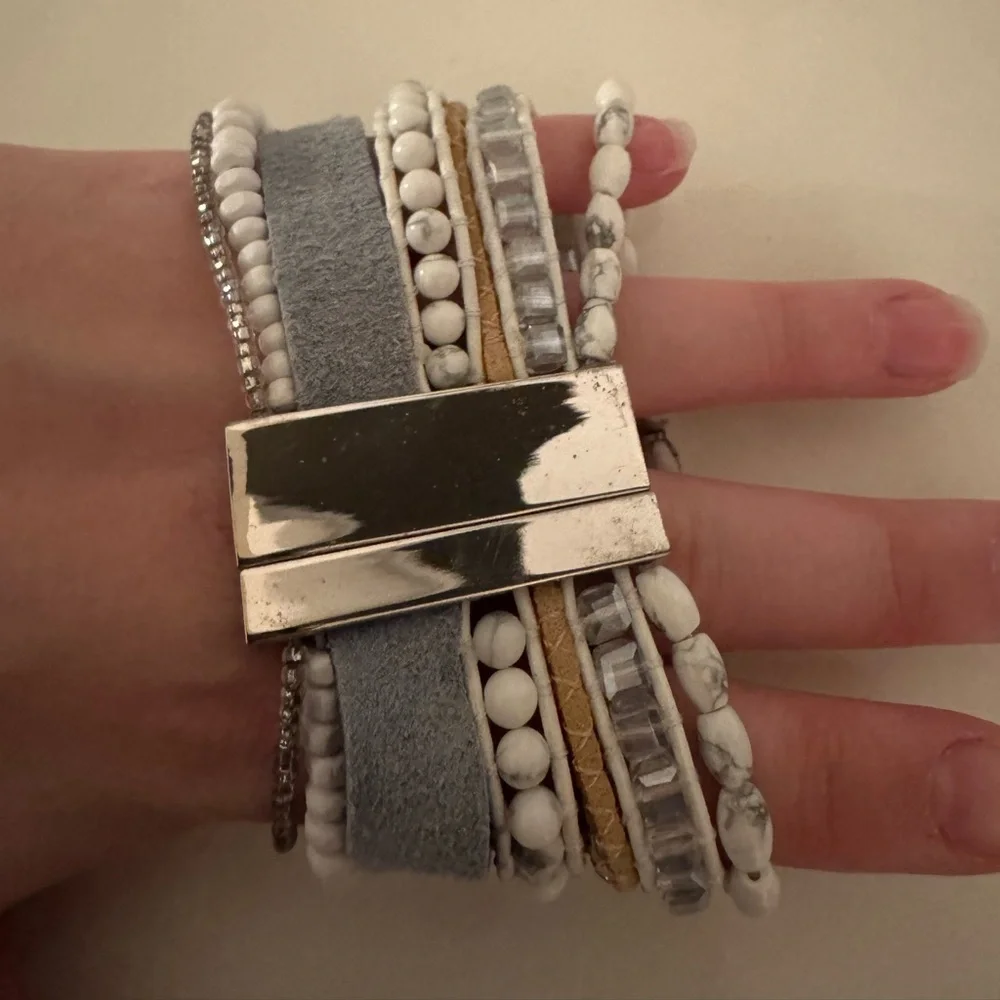Victoria Emerson White and Gold Beaded Bracelet